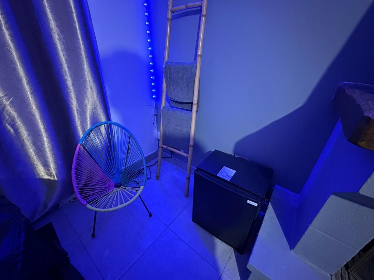 Love Room Avec Jacuzzi Proche Paris Et Roissy Cdg Persan Exterior foto
