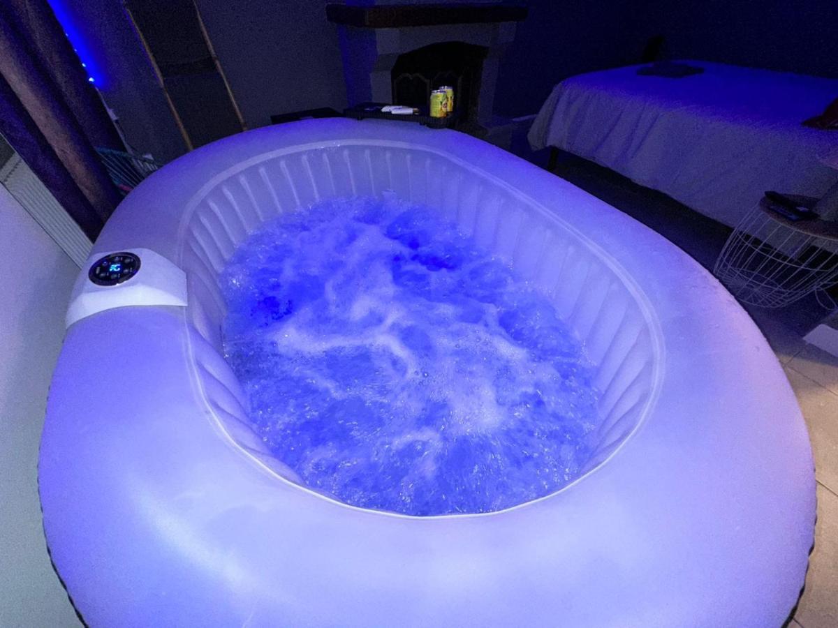 Love Room Avec Jacuzzi Proche Paris Et Roissy Cdg Persan Exterior foto